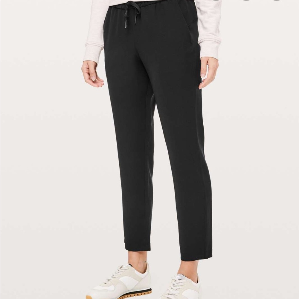 Lululemon on the fly 7/8 *woven*